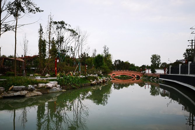 6-Hour Private Chengdu City Walking Tour with Tea Tasting - Songxianqiao Curio Art City: a local tea-break vibe