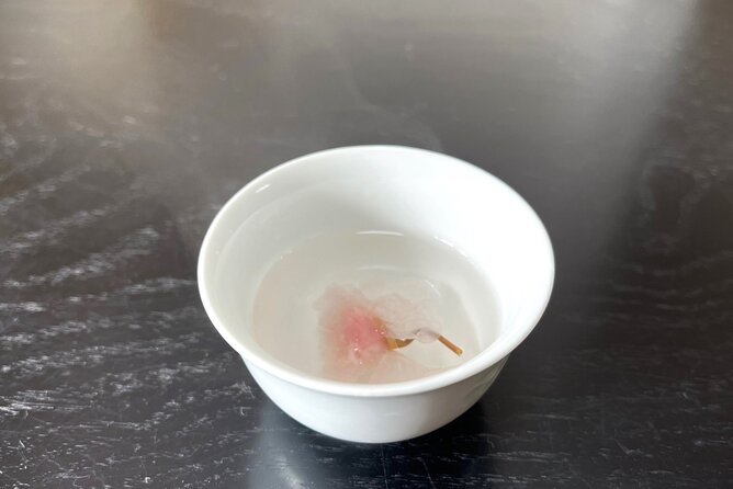 A 90 min. Tea ceremony Workshop In The Authentic Tea Room - Usucha Hands-On: Make Thin Matcha With Foam