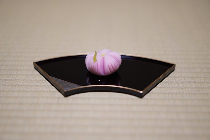 A 90 min. Tea ceremony Workshop In The Authentic Tea Room - Dress Code and the Second-Floor Reality Check