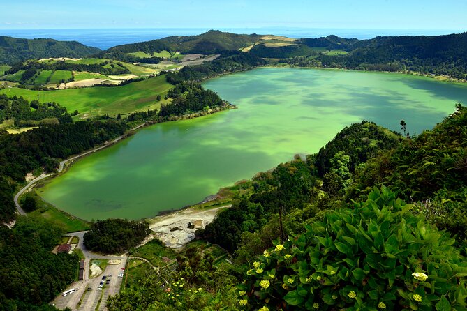 Adventure in the Furnas, with volcanoes, lagoons and tea plantations - Terra Nostra Park hot springs: beautiful gardens, but budget for entry