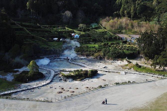 Adventure in the Furnas, with volcanoes, lagoons and tea plantations - Miradouro Pico do Ferro: the short viewpoint that ties the valley together