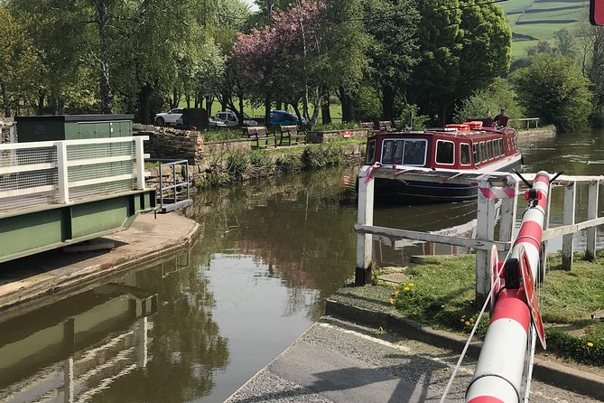 Afternoon Tea Cruise in North Yorkshire - Should you book this afternoon tea canal cruise in Skipton?