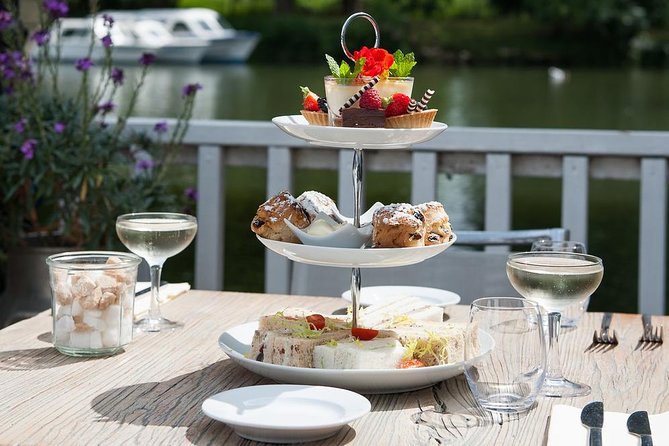 Afternoon Tea Sightseeing River Cruise in Oxford - Christ Church Meadows and the rowing scene: what you see from the water