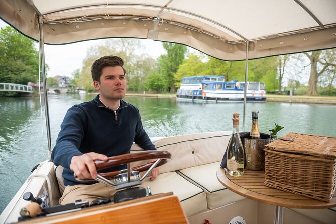 Afternoon Tea Sightseeing River Cruise in Oxford - The guide factor: live stories and guide styles (Nick, Henry, Duncan, and more)