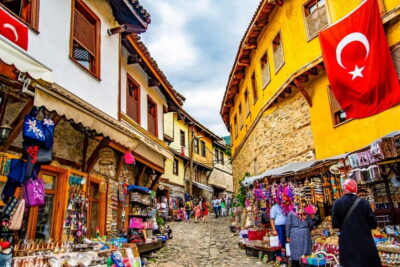 Antalya: Old Town Walking Tour with Turkish Tea and Baklava - Hadrian’s Gate (Üç Kapılar): The Roman Start That’s Worth the Stop