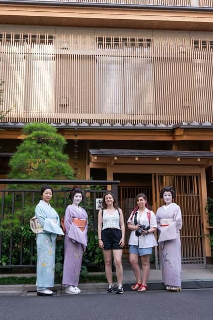 Asakusa: Geisha Performance and Tea House Experience - A private Asakusa tea house where the evening has a rhythm