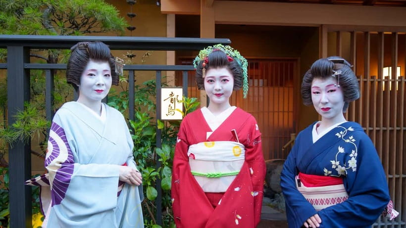 Asakusa: Geisha Performance and Tea House Experience - The dance show and live shamisen: what to look for
