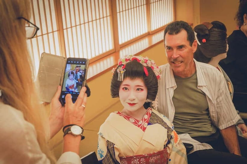 Asakusa: Geisha Performance and Tea House Experience - Konpira Fune Fune: a fun game that teaches etiquette