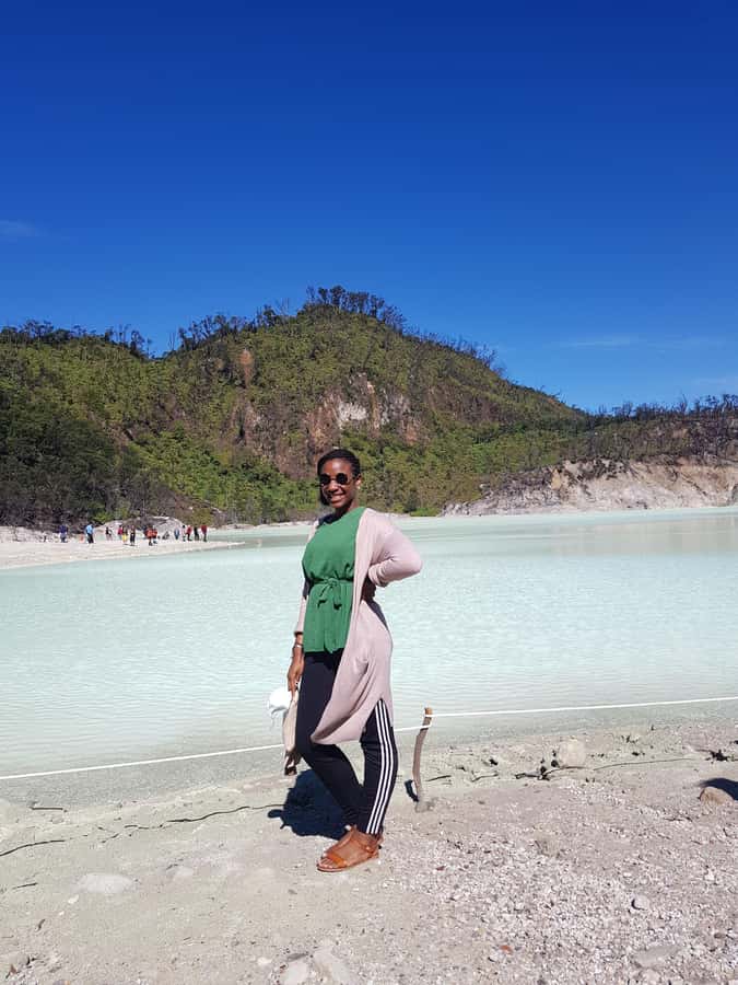 Bandung: Volcano Crater, Onsen Hot Springs, Mud Bath & Tea - Rancabali Lakeside Stop: Break Time, Views, and a Scheduled Reset