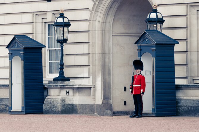 Buckingham Palace, St James Palace & Tea at Kensington Palace - Wellington Arch and Apsley House: empire-era monuments with attitude