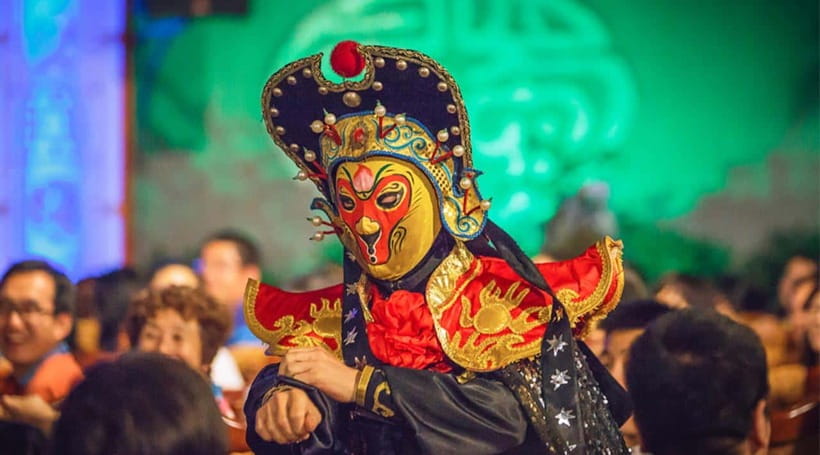 Chengdu: Sichuan Opera Show & Covered Bowl Tea & Massage - 80 minutes on stage: what you’ll likely see