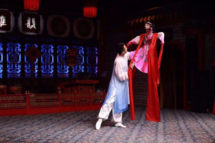 Chengdu: Sichuan Opera Show & Covered Bowl Tea & Massage - Costume dressing and the included comfort choices