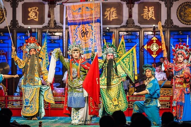Chengdu Signature Opera Face Changing and Tea - Face-changing and fire-breathing: the moments to watch for
