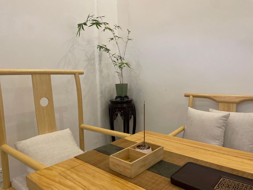 Chinese Tea ceremony in Beijing Hutong courtyard - Small Group Conversation: English Guidance and Real Host Interaction