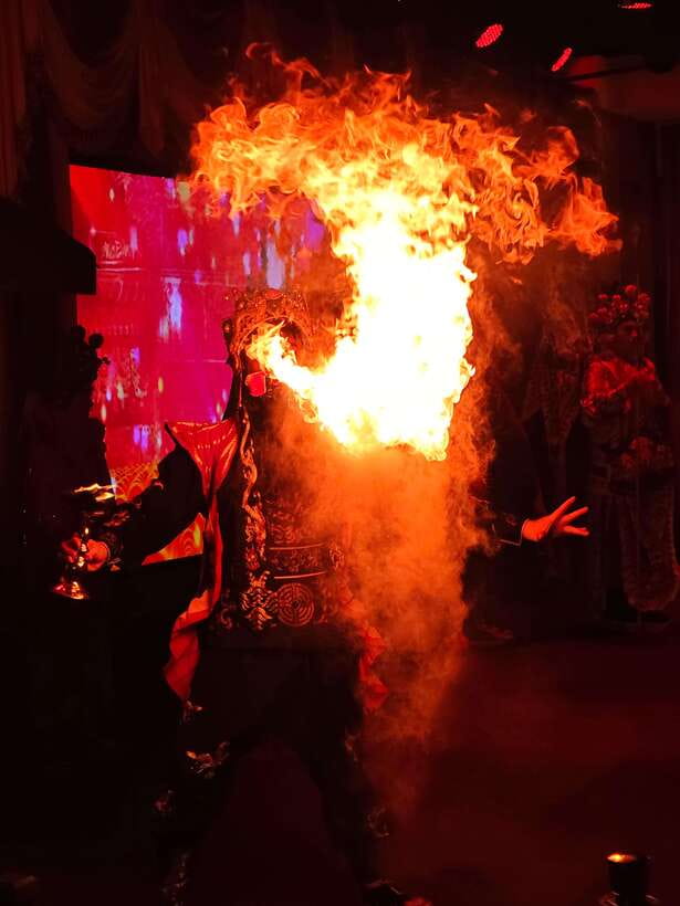 Chongqing 1941 theatre: Tea Art Performance with Folk Art - Tea Art That Looks Like Magic: The 1.2-Meter Long Teapot Moment