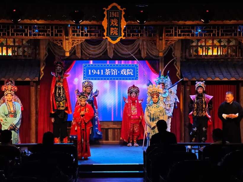 Chongqing 1941 theatre: Tea Art Performance with Folk Art - Quyi Money Board: Singing and Storytelling With Folk Flavor