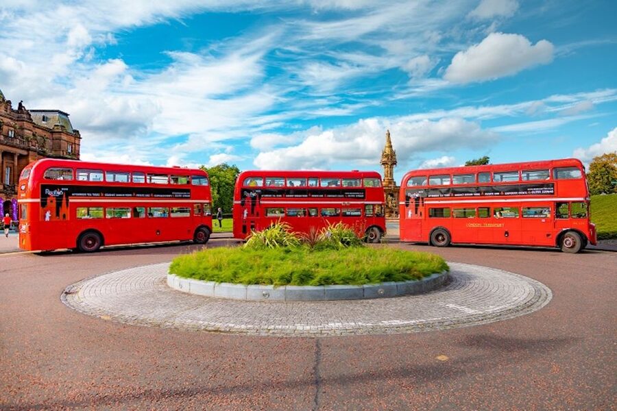 Edinburgh: Vintage Bus Tour with Afternoon Tea or Gin - Prosecco on arrival, then a trolley-bar routine you’ll feel right away