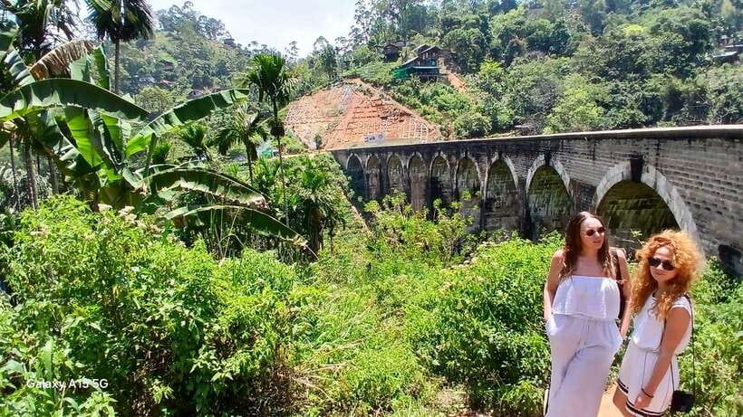Ella: 9 Arches Bridge, Little Adam's Peak, Tea Factory - Uva Halpewatte Tea Factory tour: plucking-to-packaging and tasting