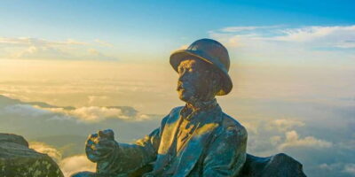 Ella: Lipton's Seat Tour with Dambetanna Tea Factory Visit - Lipton’s Seat viewpoint: why that statue stop is more than a photo