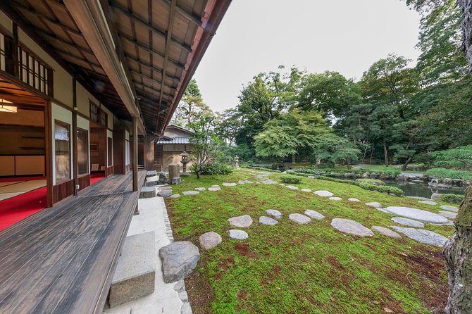 Family Mitsui House Museum with green tea admission ticket - Tea on tatami: where the calm happens