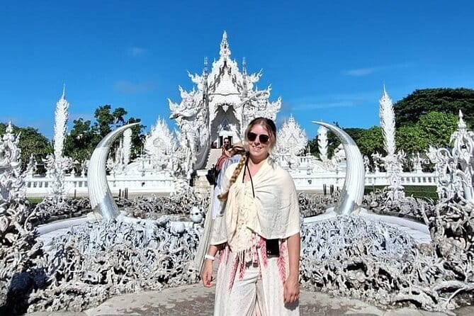 From Chiang Rai: 3 Temples, Golden Triangle Tour, Tea Plantation - Wat Rong Seur Ten (Blue Temple): the restoration story matters