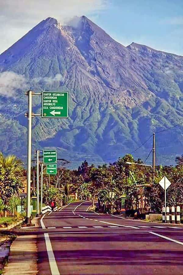 From Jakarta : Volcano, Tea & Rice Fields, Hot Spring - Tangkuban Parahu volcano: active-crater drama in a real rainforest setting