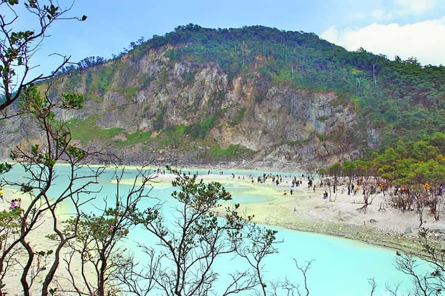 From Jakarta : White Crater , Pinisi Lake , Tea Plantation - The Practical Side: How Much Time You Really Spend Here