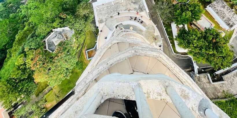 From Negombo: Ambuluwawa Tower & Tea Factory,Kandy Day Trip - Temple of the Sacred Tooth Relic: the emotional center of Kandy