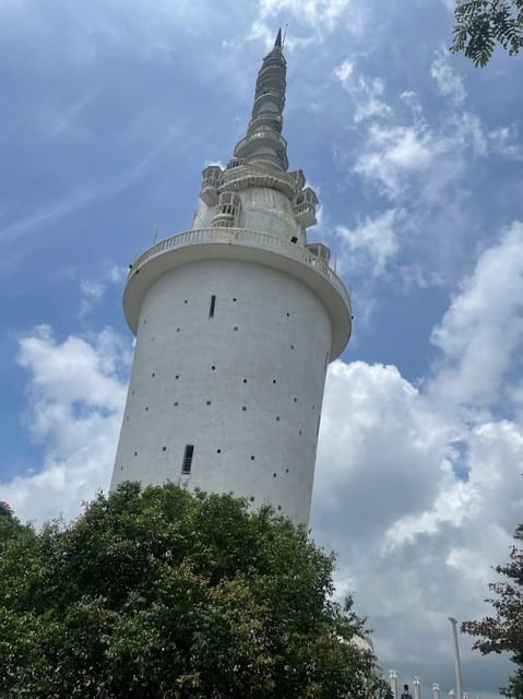 From Negombo: Ambuluwawa Tower & Tea Factory,Kandy Day Trip - Kandy Lake, viewpoints, and the city walk windows