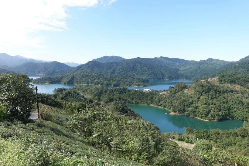 From Taipei: Thousand Island Lake and Pinglin Tea Plantation - Tea Tasting and the Tea Ceremony-Style Finish in Pinglin Old Street