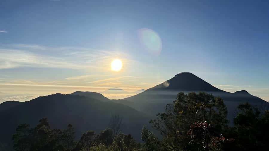 From Yogyakarta: Dieng Tour, Golden Sunrise & Tea Plantation - Why the Dieng sunrise starts at midnight (and why it works)