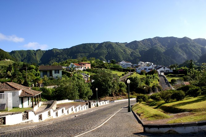 Full-Day Furnas Tour: Hot Springs, Traditional Lunch & Tea - Lagoa das Furnas: geothermal steam and the real cozido tradition