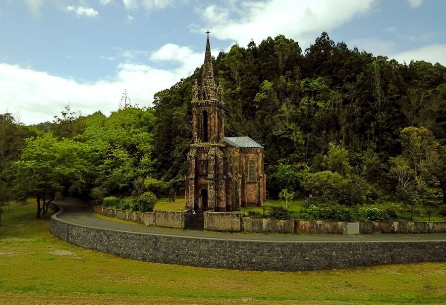 Furnas: Tea Plantations, Lake and Volcano Guided Tour - Vila Franca do Campo and the Islet: A Short Stop with Real Payoff