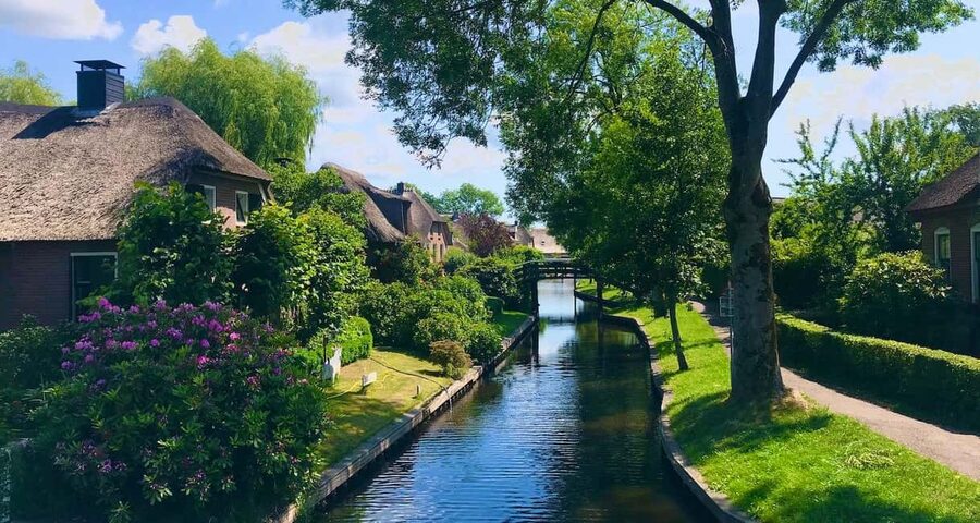 Giethoorn : 1 Hour Canal Cruise in Village With Coffee/Tea - Price and Value: Is This One-Hour Canal Cruise Worth $11?
