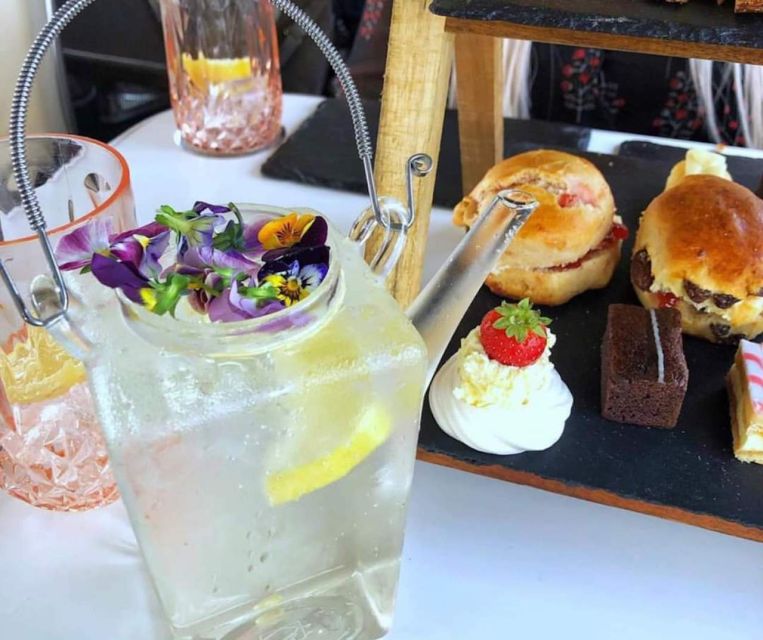 Glasgow: Vintage Bus Tour with Afternoon Tea or Gin - Stepping on board: the Routemaster feel and where to find it