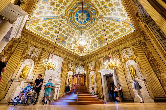 Guided Kensington Palace Tour, Royal Guard Change & Afternoon Tea - Hyde Park and Kensington Gardens: Monuments With Real Context