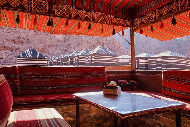 Half day Jeep Tour in Wadi Rum incl. water and Bedouin tea - Um Frouth Rock Arch and the canyon funnel effect