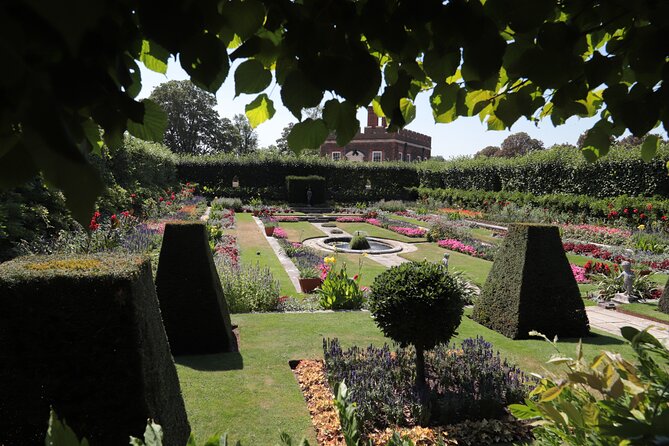 Hampton Court Guided Tour. Full day Access & High Tea - Pace and comfort: the small details that affect your day