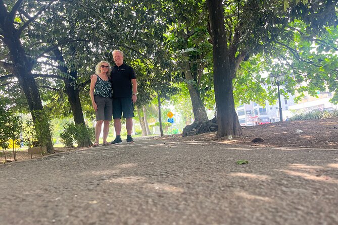 Highlights Colombo Day Tour With Afternoon HIGH TEA In Galle Face Hotel - Galle Face Park: Sea Air, Street Snacks, and a Breather Before Tea