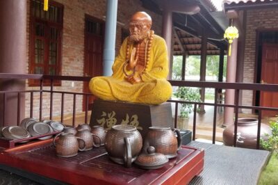 Hue Retreat: Tea and Meditation Tour with Vegetarian Meal - Chùa Đức Sơn: Where the Evening Gets Quiet