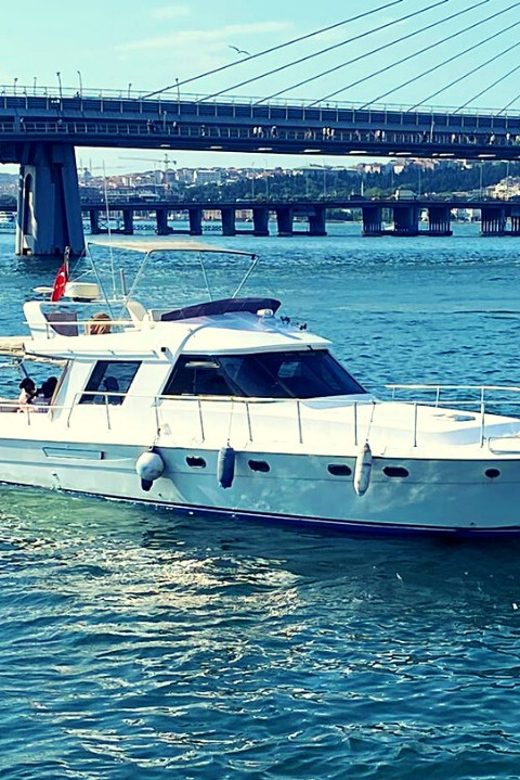 İstanbul: Bosphorus Private Yacht Cruise with Tea and Coffee - How the 2-Hour Bosphorus Cruise Really Feels