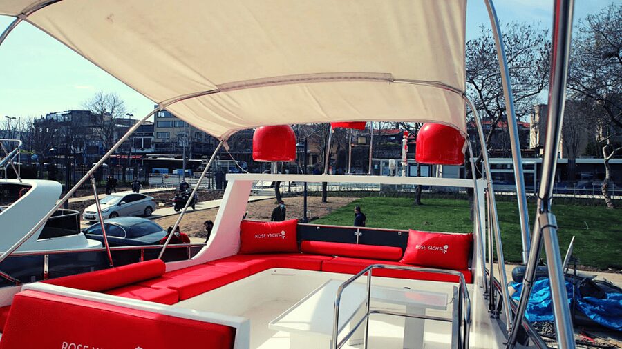 İstanbul: Bosphorus Private Yacht Cruise with Tea and Coffee - Crew and Comfort: Communication Matters