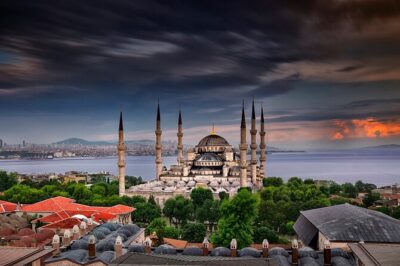 Istanbul Highlights: Guided Tour with Turkish Tea or Coffee - Hagia Sophia: Getting Inside Without the Queue Headache