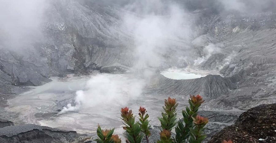 Jakarta: Volcano, Tea/Rice Fields, Hot Spring, Local Food - Massage and lunch: comfort food meets a long road