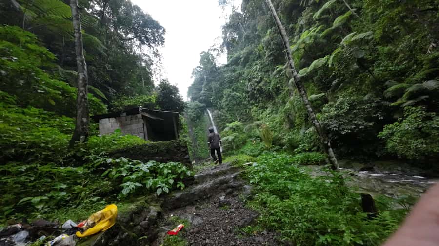 Jakarta: Waterfalls, Volcano, White Crater, Tea, Hot Spring - Lunch in Bogor: plan for menu choices during the long break