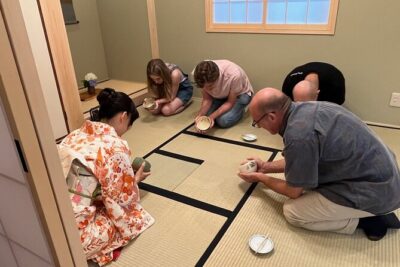 Japanese Tea Ceremony Private Experience - Where You Meet 月と花 and How the Experience Starts
