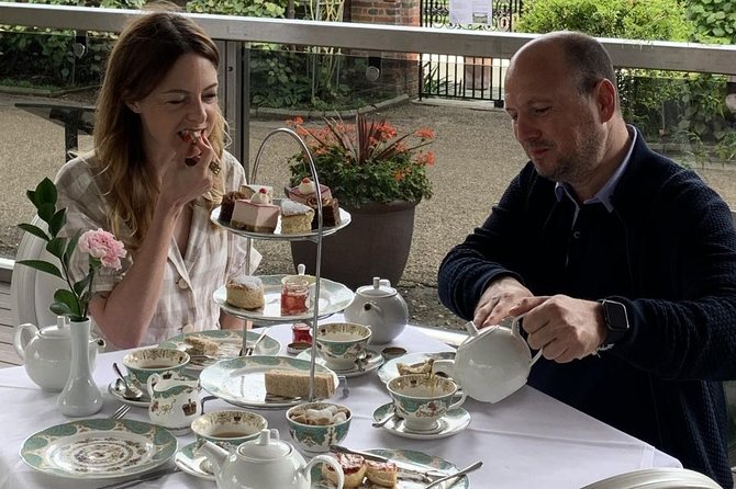Kensington Palace VIP Garden Tour with Royal High Tea - Round Pond and Queen Caroline’s garden design