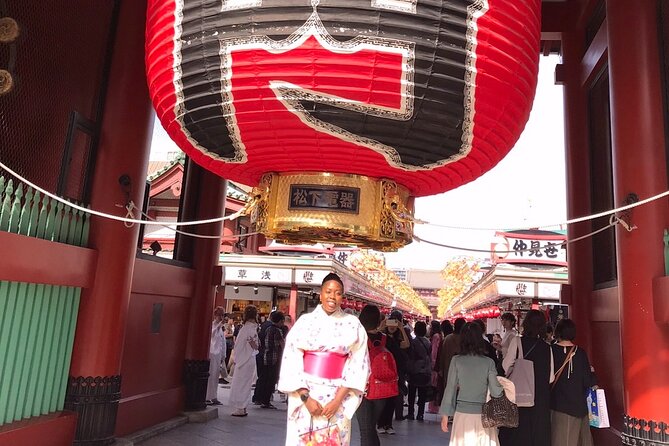 Kimono and Tea Ceremony in Asakusa Private Food Tour With Guide - Stop 1: Sensō-ji Temple and what to look for on the approach