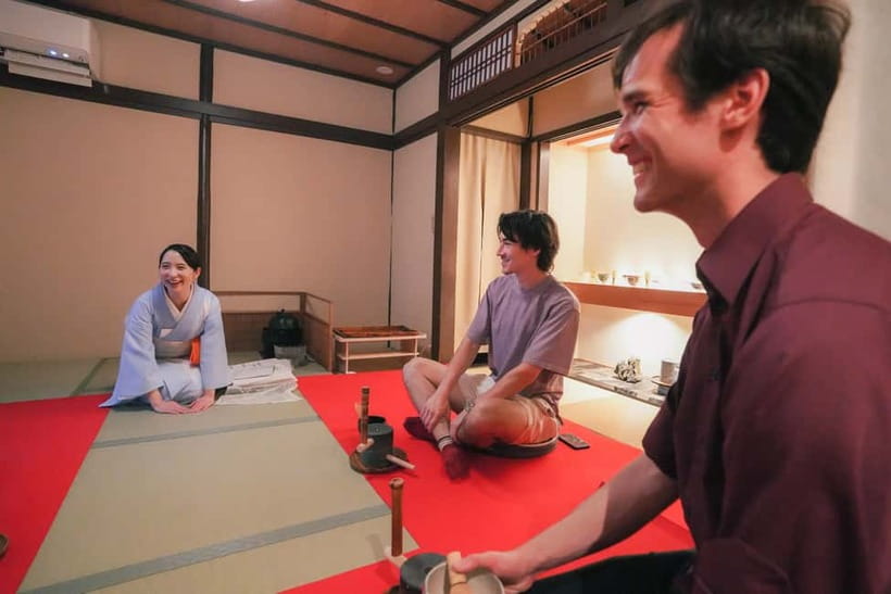 Kyoto Gion Tea ceremony & Wabi-sabi Walking Tour - Finding the group at Gion-Shijo and staying on schedule