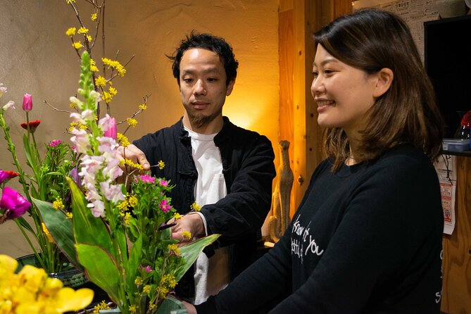 Kyoto Tea ceremony with Japanese Flower Arrangement Ikebana - Tea ceremony: watch a master, then try the role